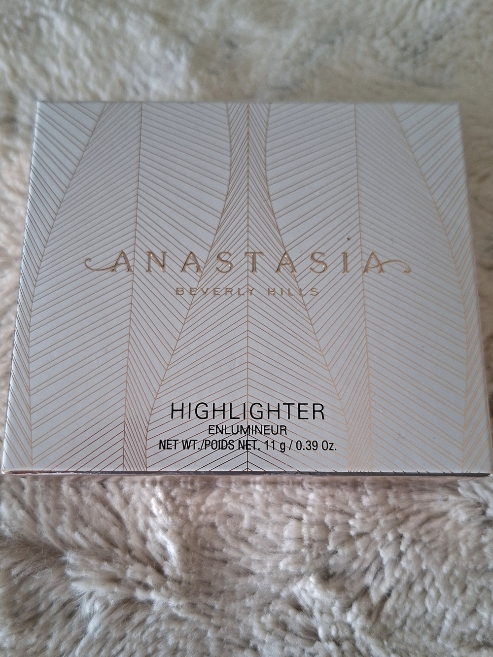 Anastasia Beverly Hills "Iced Out" Highlighter - Picture 8 of 9